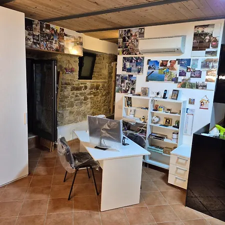 Al Castello - Monolocale In Centro Storico Di Apartmán Vatolla